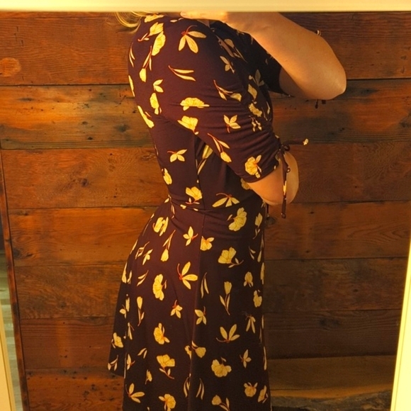 LC Lauren Conrad | Maroon Floral Mini Dress Lightweight V-neck Size M - Picture 4 of 10